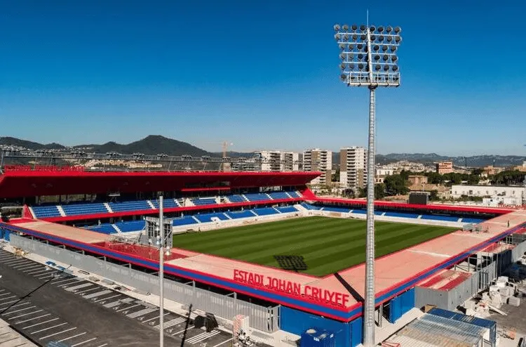 app下载-6000人容量！新诺坎普未完工，巴萨本轮联赛在女足主场举行