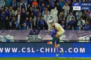 斯帕吉奇送上救护车后已经苏醒，目前正在医院接受进一步检查