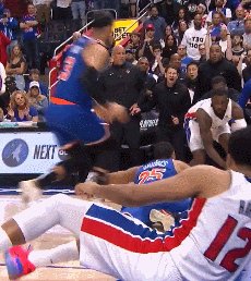 app下载-明目张胆？尼克斯连续两年季后赛被裁判“保送”胜利