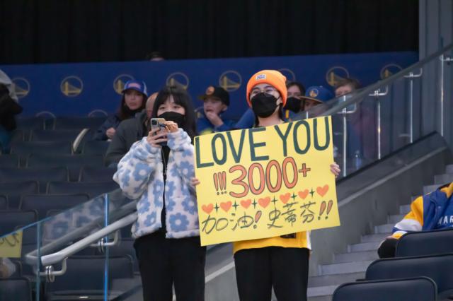 星空体育-【现场】勇士延续勇三疯传统 约基奇关键球一锤定音