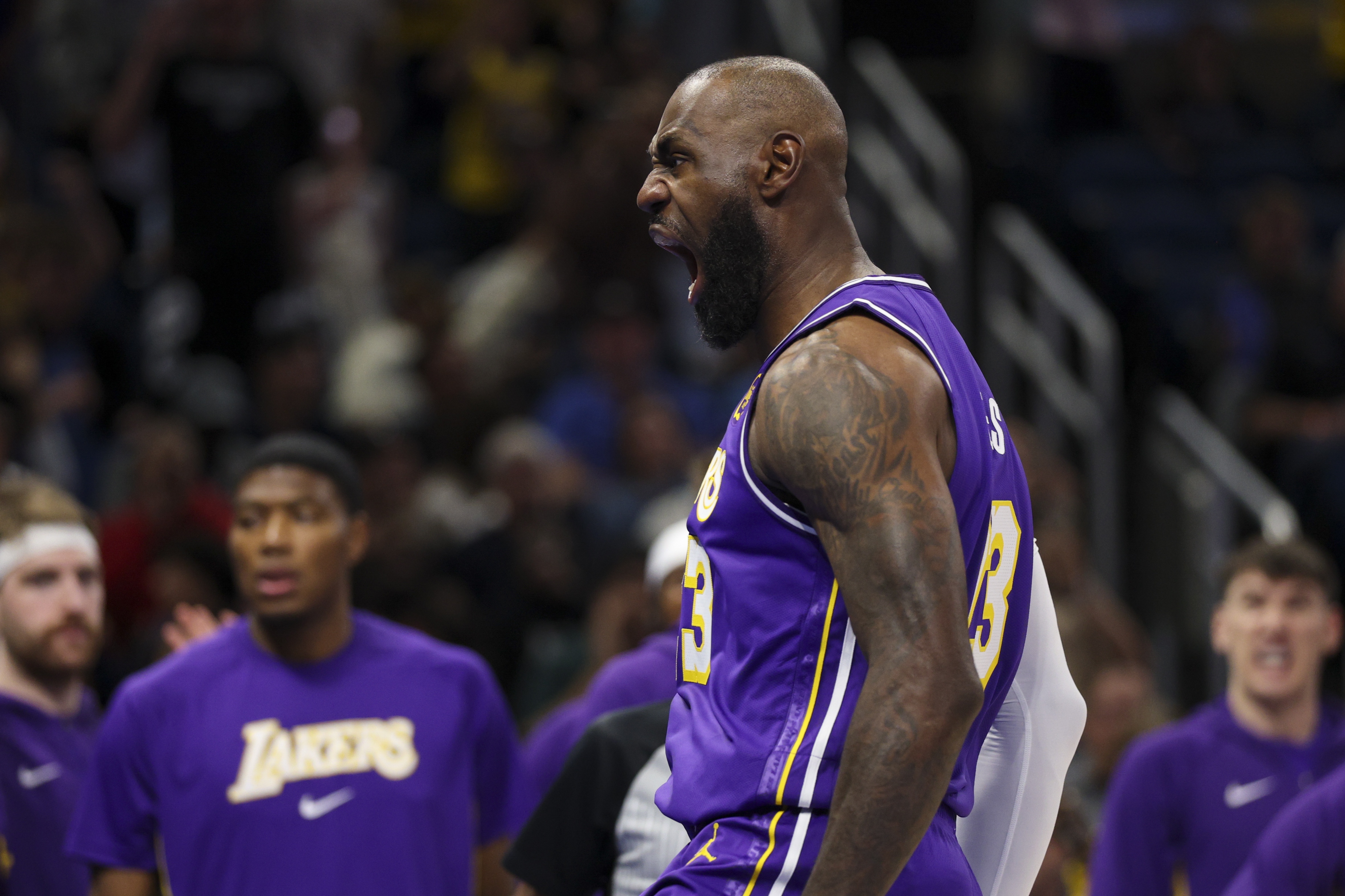 NBA官方晒纪录：詹姆斯季后赛关键时刻进151球独一档 科比第二104
